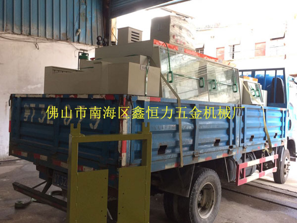 2米蝕刻清洗機裝車出貨！