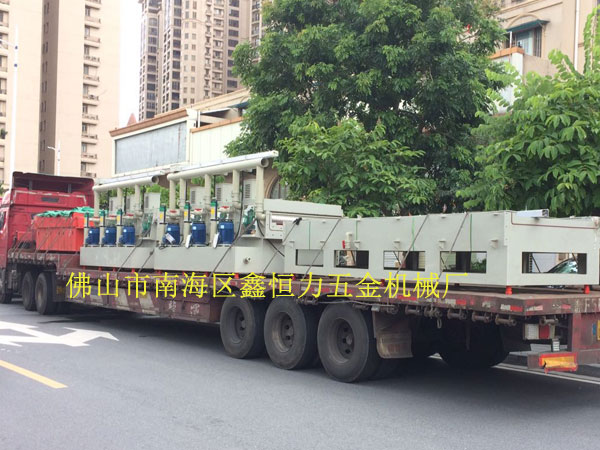 不銹鋼鍋片蝕刻機裝車發(fā)貨！